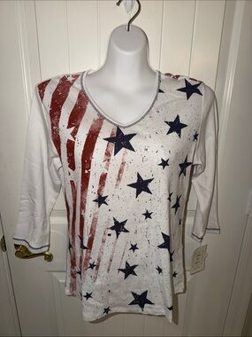 Jess & Jane Women’s V-Neck Long Sleeve Star & Stripe Tee in White